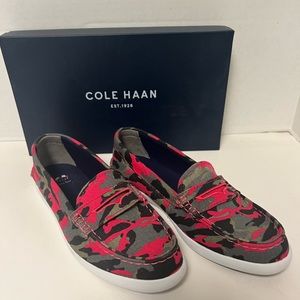 Women’s Cole Haan  Nantucket, loafer, black and pink camo size 9